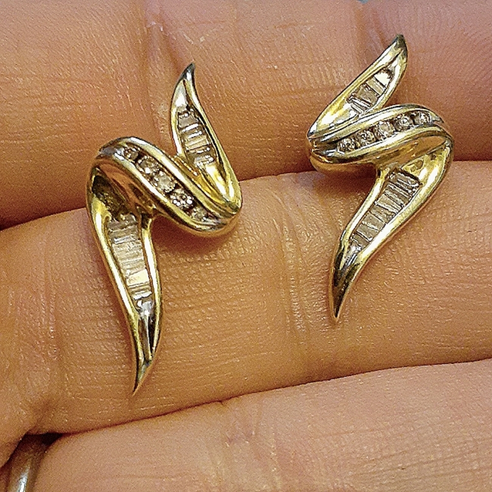 14k yellow gold diamond zig zag lightning bolt swirl earrings Hallmark stamp VIP